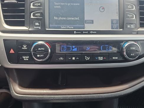Used 2019 Toyota Highlander Limited Platinum AWD/4WD image 27