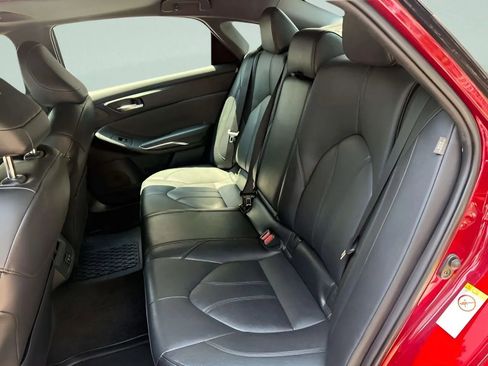 Used 2019 Toyota Avalon XLE w/ Moonroof Package image 32