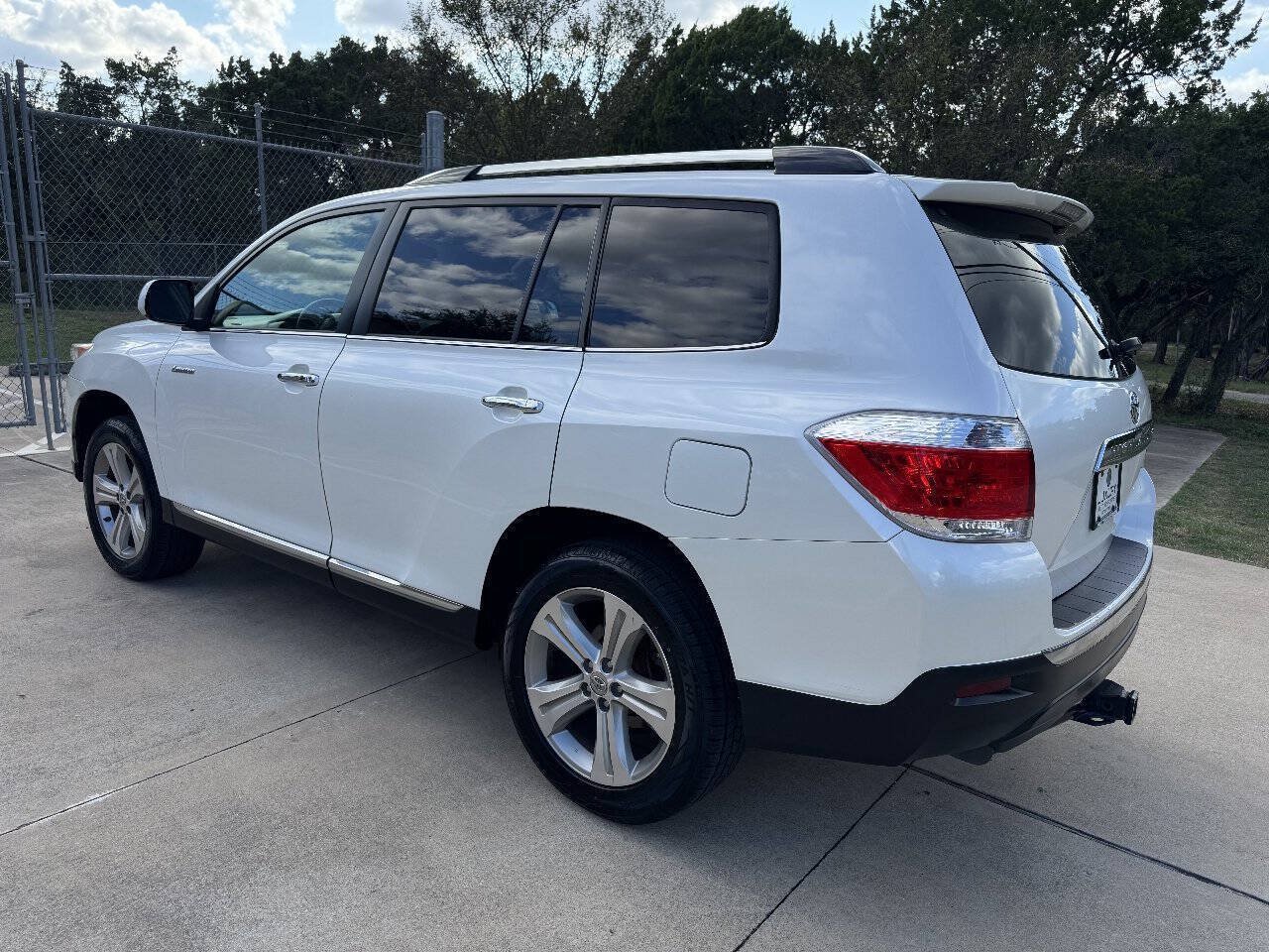 Used 2013 Toyota Highlander Limited AWD/4WD image 9