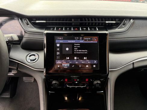 Used 2024 Jeep Grand Cherokee L Laredo image 19