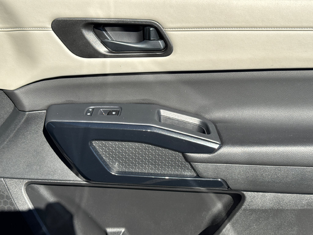 Certified 2025 Nissan Pathfinder SV AWD/4WD image 17