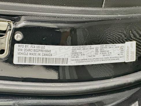 Used 2023 Chrysler Pacifica Touring-L w/ S Appearance Package FWD image 12