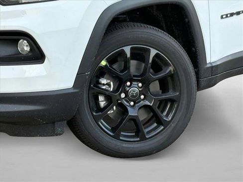 New 2026 Jeep Compass Latitude image 10