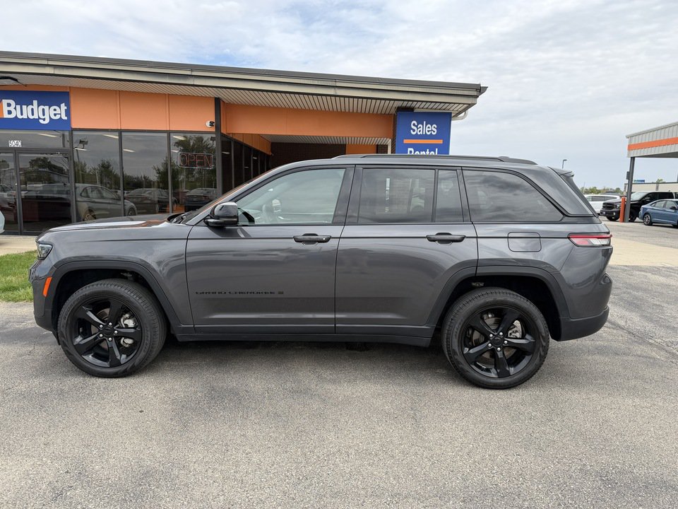 Used 2025 Jeep Grand Cherokee Limited AWD/4WD image 2