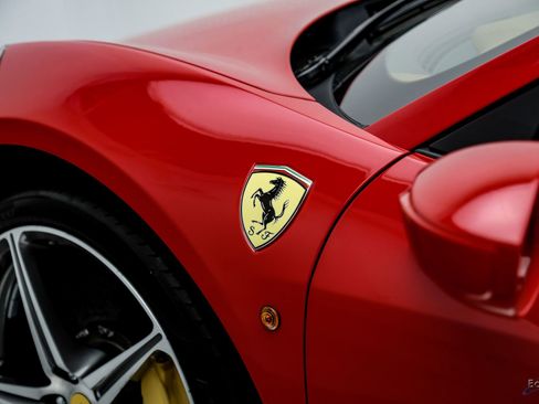 Used 2013 Ferrari 458 Spider image 38