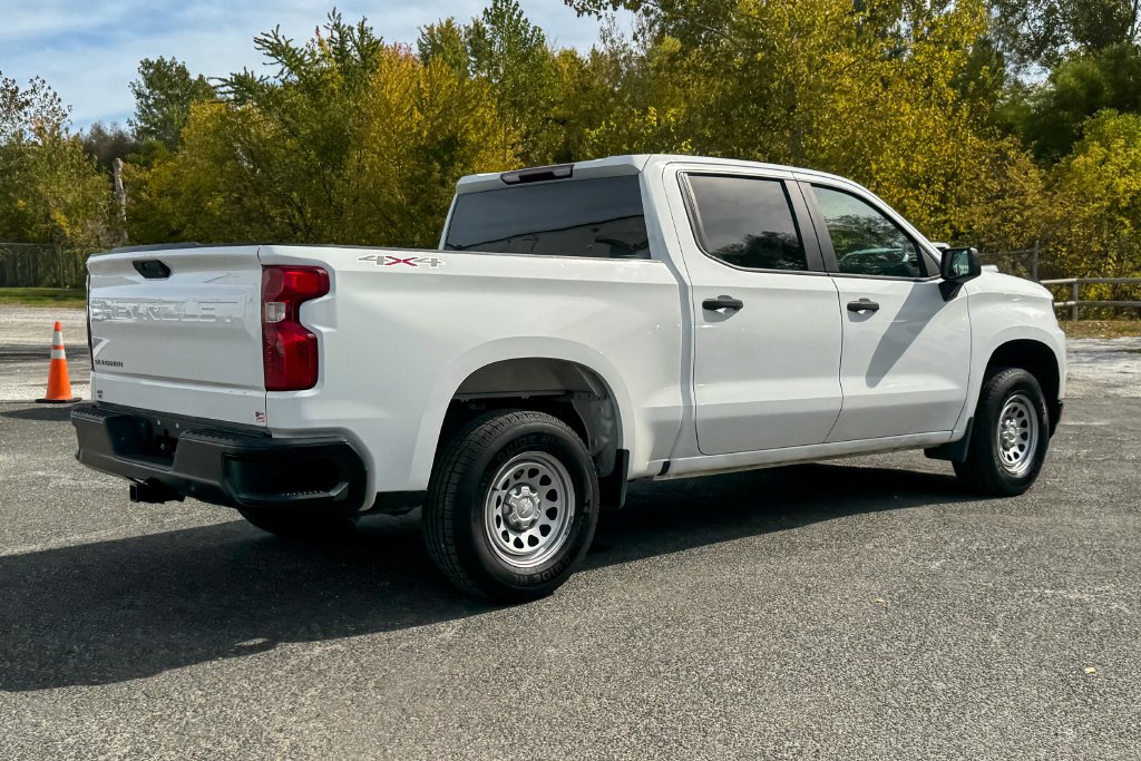 Used 2021 Chevrolet Silverado 1500 W/T w/ WT Value Package AWD/4WD image 3