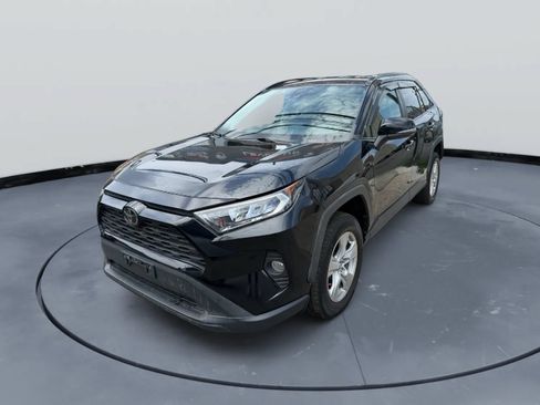 Used 2021 Toyota RAV4 XLE AWD/4WD image 1