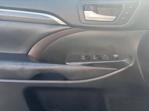 Used 2018 Toyota Highlander Limited AWD/4WD image 24