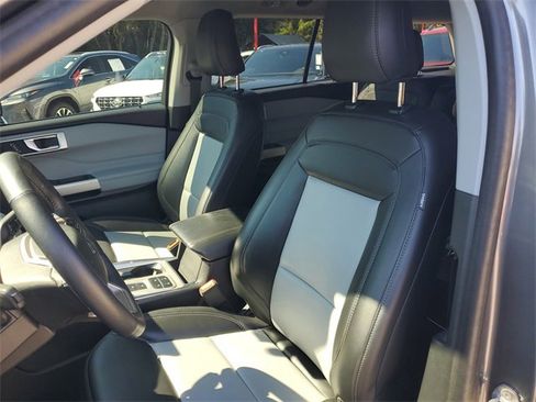 Used 2023 Ford Explorer XLT w/ Equipment Group 202A image 19
