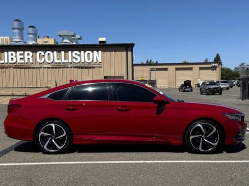 Used 2018 Honda Accord Sport image 4