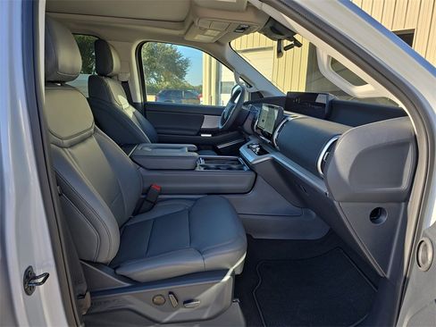 New 2025 Ford Expedition Active image 10