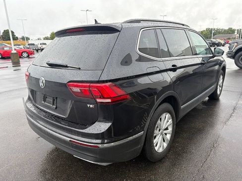 Used 2018 Volkswagen Tiguan SE w/ Panoramic Sunroof Package FWD image 4