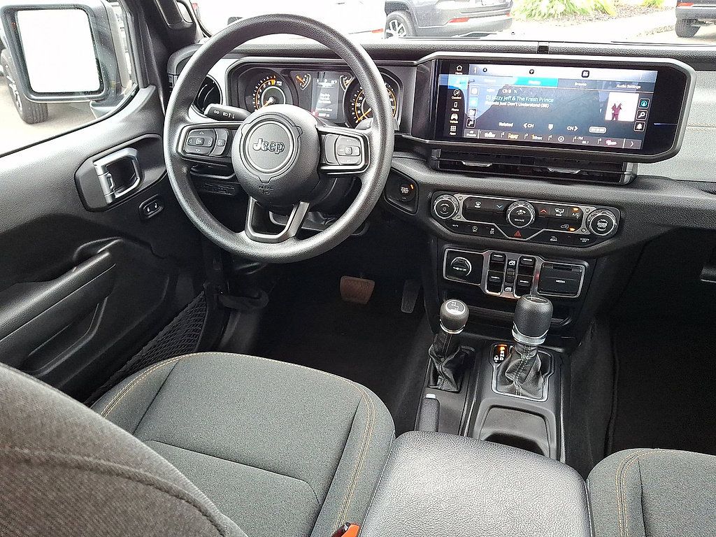 Used 2025 Jeep Gladiator Sport AWD/4WD image 15