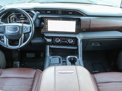 Used 2024 GMC Sierra 2500 Denali Ultimate AWD/4WD image 16