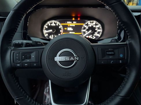 Used 2025 Nissan Pathfinder SV image 29