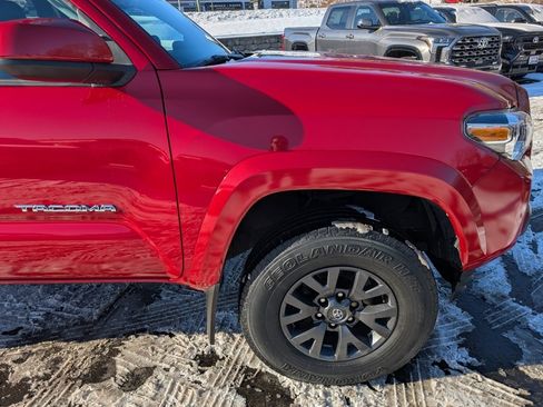 Certified 2021 Toyota Tacoma SR5 image 11