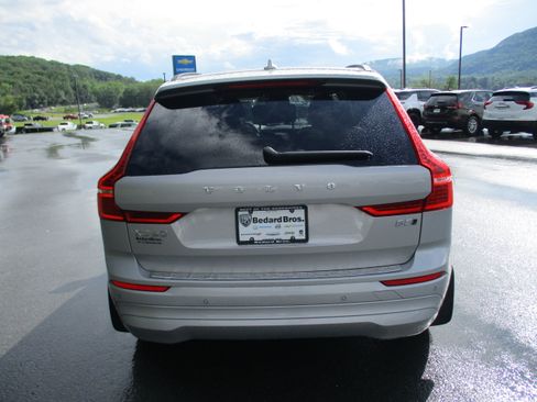 Certified 2022 Volvo XC60 B5 Momentum w/ Climate Package AWD/4WD image 6