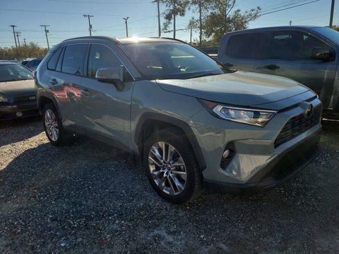 Used 2021 Toyota RAV4 XLE Premium image 2