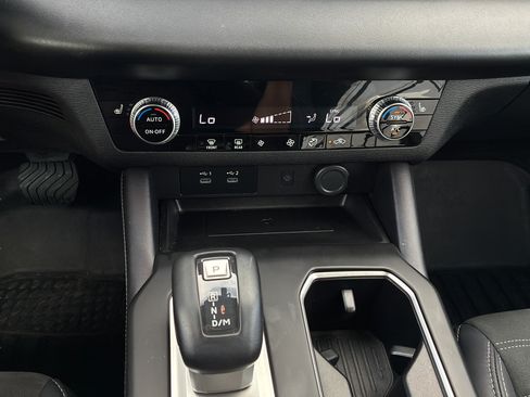 Used 2025 Mitsubishi Outlander SE FWD image 22