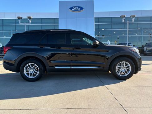 New 2025 Ford Explorer Active w/ Active Comfort Package image 6