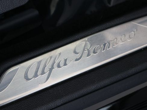 Used 2019 Alfa Romeo Giulia Ti AWD/4WD image 37