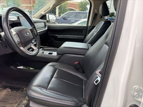Used 2023 Ford Expedition Max XLT RWD image 3