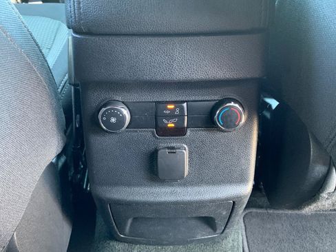 Used 2016 Ford Explorer XLT AWD/4WD image 34