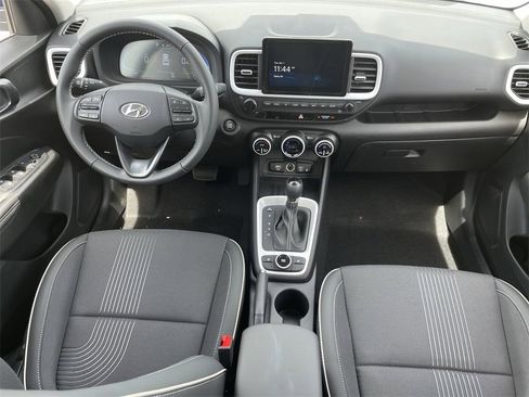 New 2025 Hyundai Venue Limited image 3
