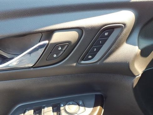 Used 2023 GMC Acadia AT4 w/ Technology Package AWD/4WD image 17