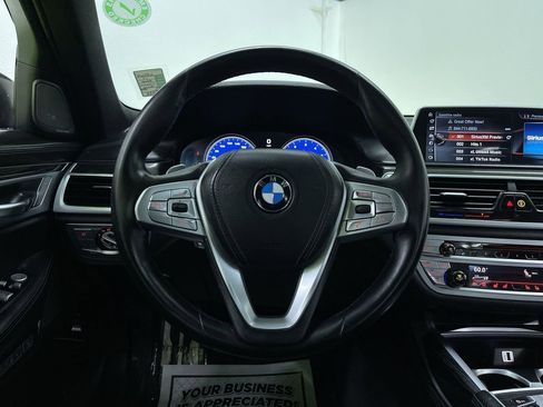 Used 2017 BMW 750i image 20