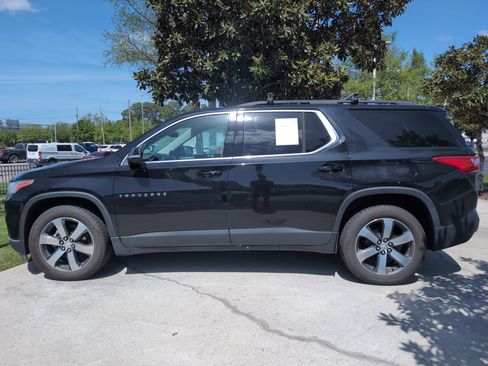 Used 2021 Chevrolet Traverse LT w/ LT Premium Package image 7