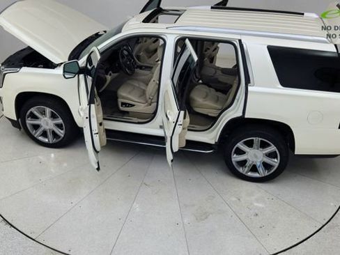 Used 2015 Cadillac Escalade Luxury RWD image 87