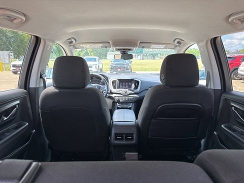 Used 2024 GMC Terrain SLE image 30