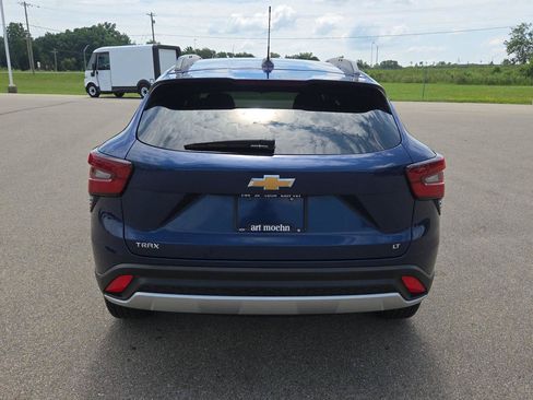 Used 2024 Chevrolet Trax LT w/ LT Convenience Package FWD image 4
