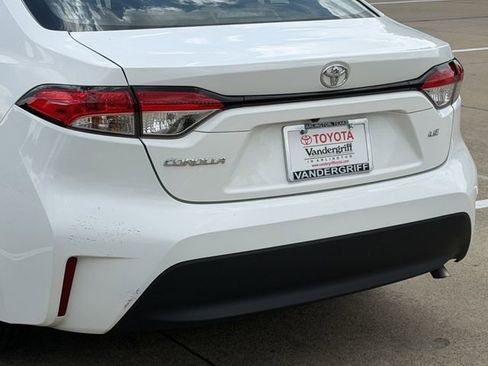 Used 2024 Toyota Corolla LE FWD image 5