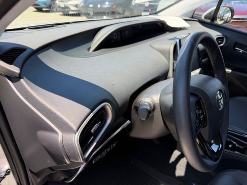 Used 2022 Toyota Prius Prime Limited FWD image 10