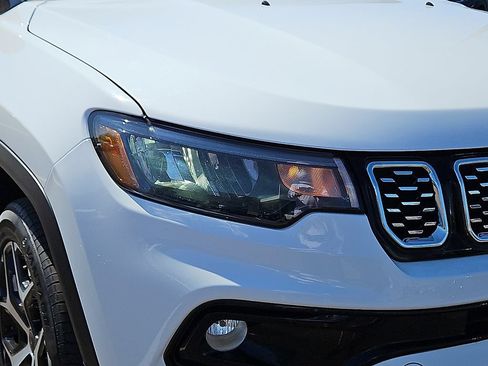 Used 2025 Jeep Compass Limited AWD/4WD image 8
