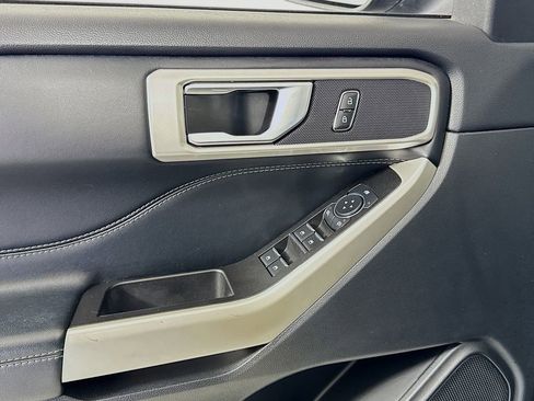 Used 2022 Ford Explorer XLT image 14