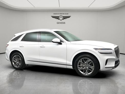 Used 2025 Genesis GV70 2.5T w/ Select Package AWD/4WD image 2