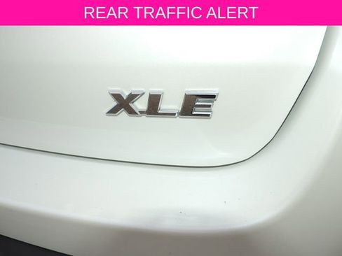 Used 2019 Toyota Highlander XLE FWD image 13