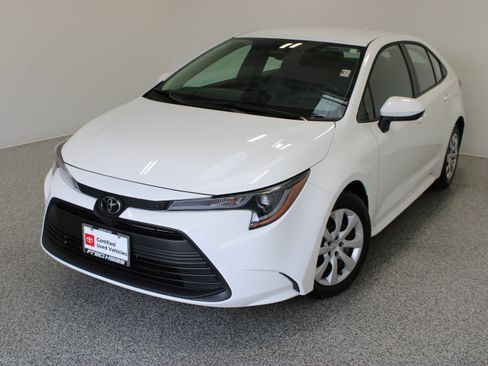 Used 2026 Toyota Corolla LE FWD image 2