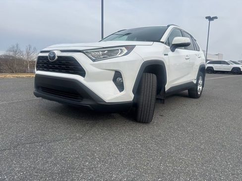 Used 2020 Toyota RAV4 XLE image 4