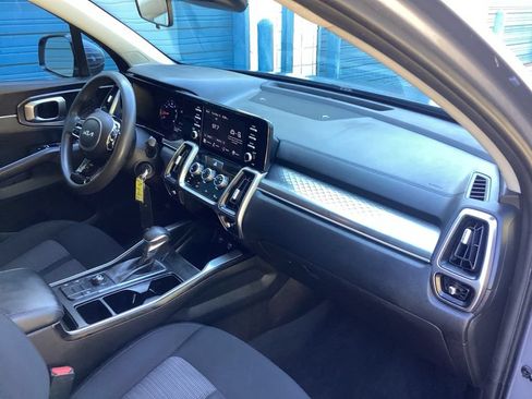 Used 2022 Kia Sorento LX FWD image 39