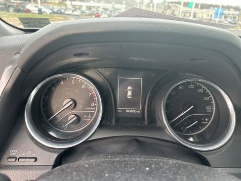Used 2019 Toyota Camry SE image 16