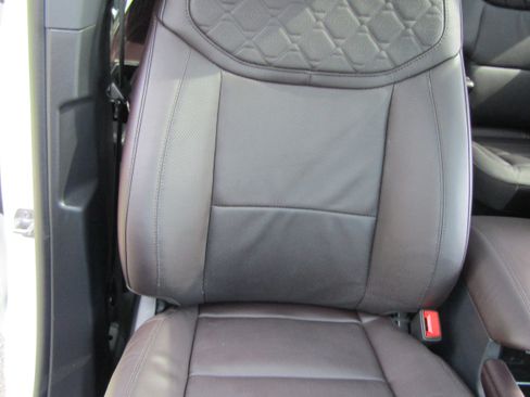 Certified 2025 Ford Explorer Platinum w/ Ultimate Package AWD/4WD image 29