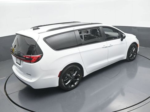 New 2026 Chrysler Pacifica Limited w/ S Appearance Package image 46