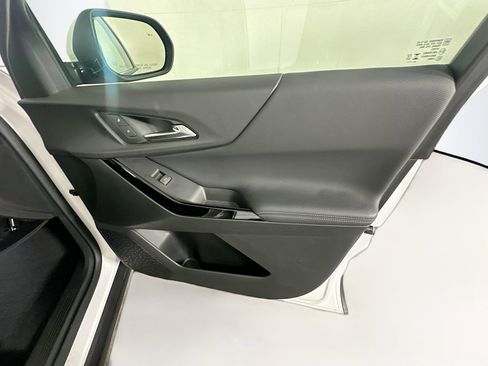 Used 2025 Chevrolet Equinox LT w/ Safety and Technology Package FWD image 31