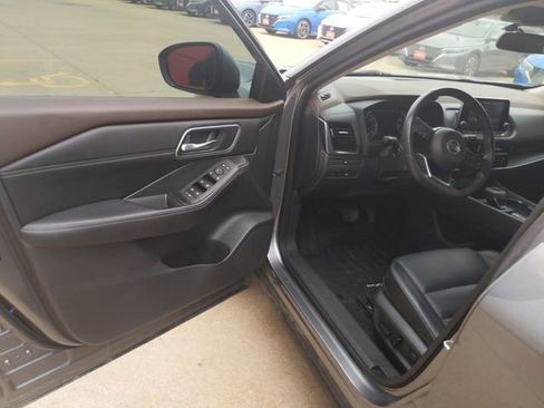 Used 2021 Nissan Rogue SV w/ Premium Package image 15