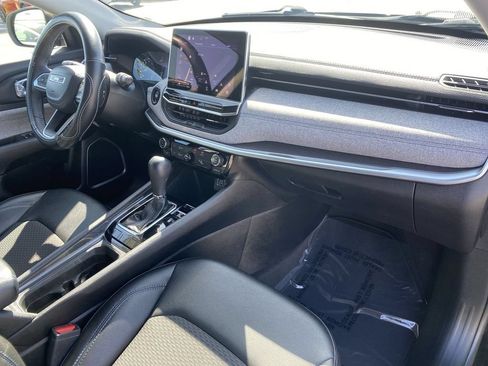 Used 2022 Jeep Compass Latitude FWD image 28