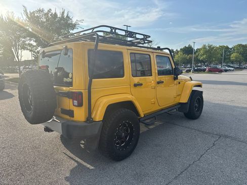 Used 2015 Jeep Wrangler Unlimited Sahara w/ Max Tow Package AWD/4WD image 5